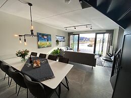 Luxurious Detached Water Villa With Jetty