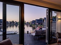 Luxurious Detached Water Villa With Jetty