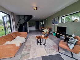 Luxurious Detached Water Villa With Jetty