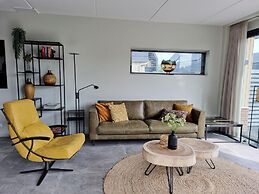 Luxurious Detached Water Villa With Jetty