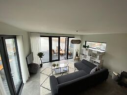 Luxurious Detached Water Villa With Jetty