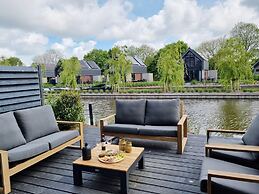 Luxurious Detached Water Villa With Jetty