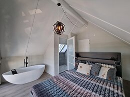 Luxurious Detached Water Villa With Jetty