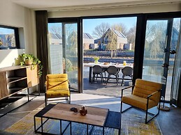 Luxurious Detached Water Villa With Jetty