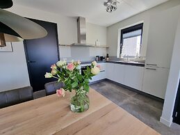 Luxurious Detached Water Villa With Jetty