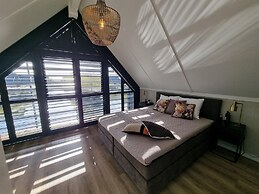Luxurious Detached Water Villa With Jetty