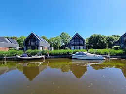 Luxurious Detached Water Villa With Jetty