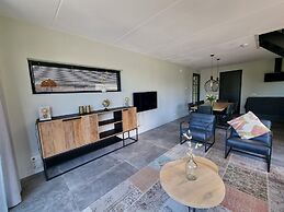 Luxurious Detached Water Villa With Jetty