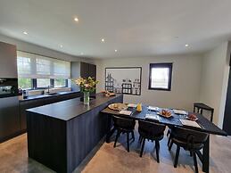 Luxurious Detached Water Villa With Jetty