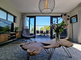 Luxurious Detached Water Villa With Jetty