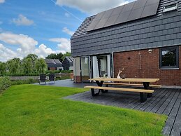 Luxurious Detached Water Villa With Jetty