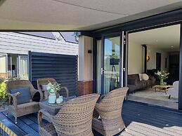 Luxurious Detached Water Villa With Jetty