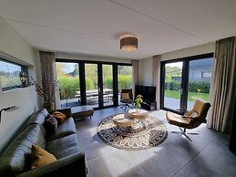 Luxurious Detached Water Villa With Jetty