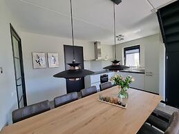 Luxurious Detached Water Villa With Jetty