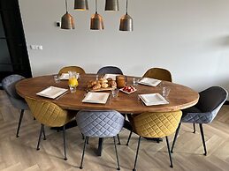 Luxurious Detached Water Villa With Jetty