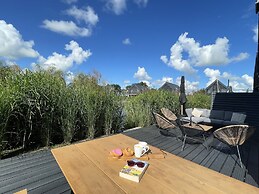 Luxurious Detached Water Villa With Jetty