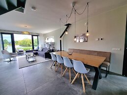 Luxurious Detached Water Villa With Jetty