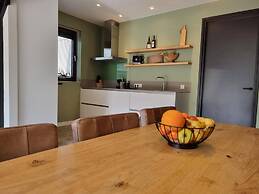 Luxurious Detached Water Villa With Jetty