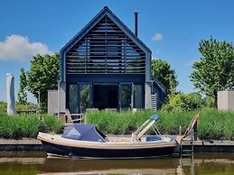 Luxurious Detached Water Villa With Jetty