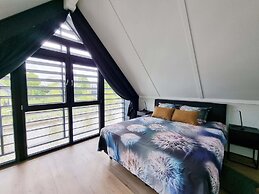 Luxurious Detached Water Villa With Jetty