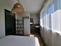 Luxurious Detached Water Villa With Jetty