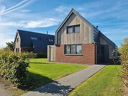 Luxurious Detached Water Villa With Jetty