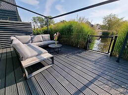 Luxurious Detached Water Villa With Jetty