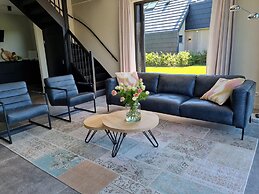 Luxurious Detached Water Villa With Jetty