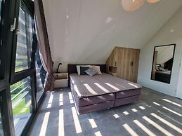 Luxurious Detached Water Villa With Jetty