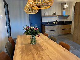 Luxurious Detached Water Villa With Jetty