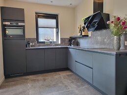 Luxurious Detached Water Villa With Jetty