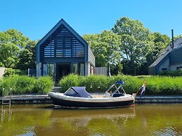 Luxurious Detached Water Villa With Jetty