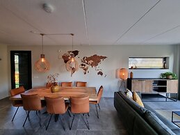 Luxurious Detached Water Villa With Jetty