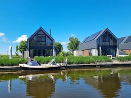 Luxurious Detached Water Villa With Jetty