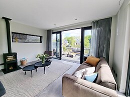 Luxurious Detached Water Villa With Jetty