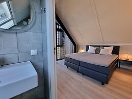 Luxurious Detached Water Villa With Jetty