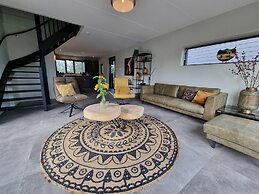 Luxurious Detached Water Villa With Jetty