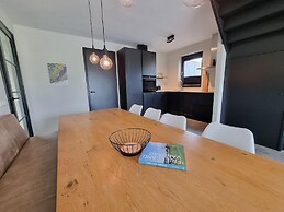 Luxurious Detached Water Villa With Jetty