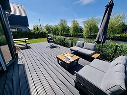 Luxurious Detached Water Villa With Jetty