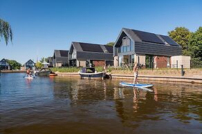 Luxurious Detached Water Villa With Jetty