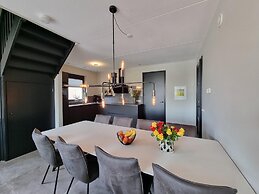 Luxurious Detached Water Villa With Jetty