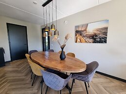 Luxurious Detached Water Villa With Jetty