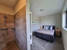 Luxurious Detached Water Villa With Jetty