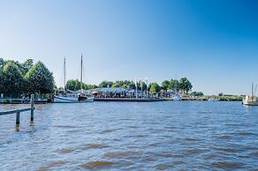 Luxurious Detached Water Villa With Jetty