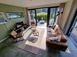 Luxurious Detached Water Villa With Jetty