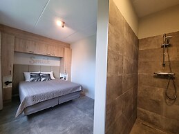 Luxurious Detached Water Villa With Jetty