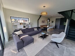 Luxurious Detached Water Villa With Jetty