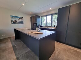 Luxurious Detached Water Villa With Jetty