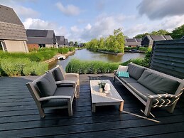 Luxurious Detached Water Villa With Jetty