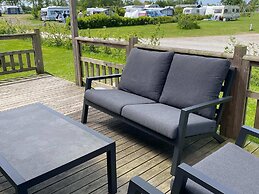 Modern 6-person Chalet in the Frisian Countryside, 3 Bedrooms and Wifi